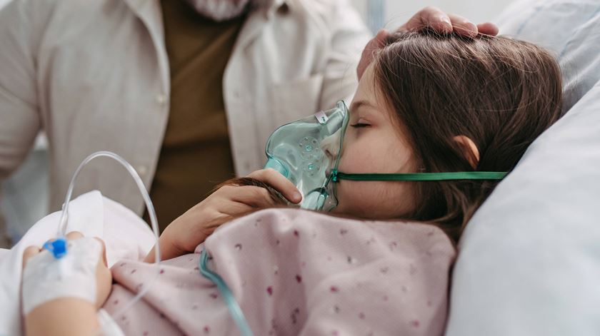 Campanha alerta que 70% das urgências por gripe em dezembro envolveram crianças