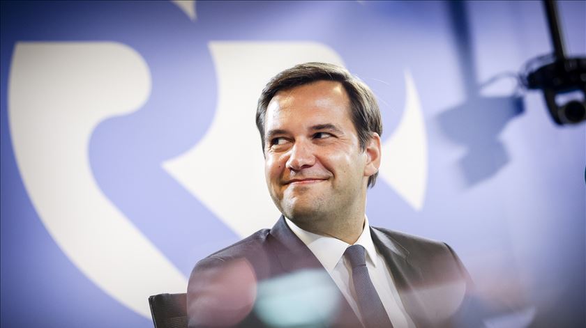 Ricardo Batista Leite não exclui ser um dos nomes com experiência para a liderança parlamentar do PSD