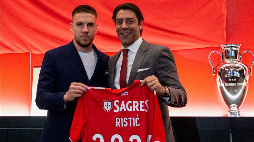 Ristic e Rui Costa, Benfica. Foto: SLB