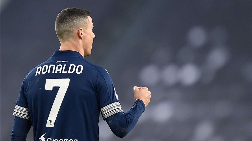 Cristiano Ronaldo pela 15ª vez na equipa do ano da UEFA votada pelos adeptos