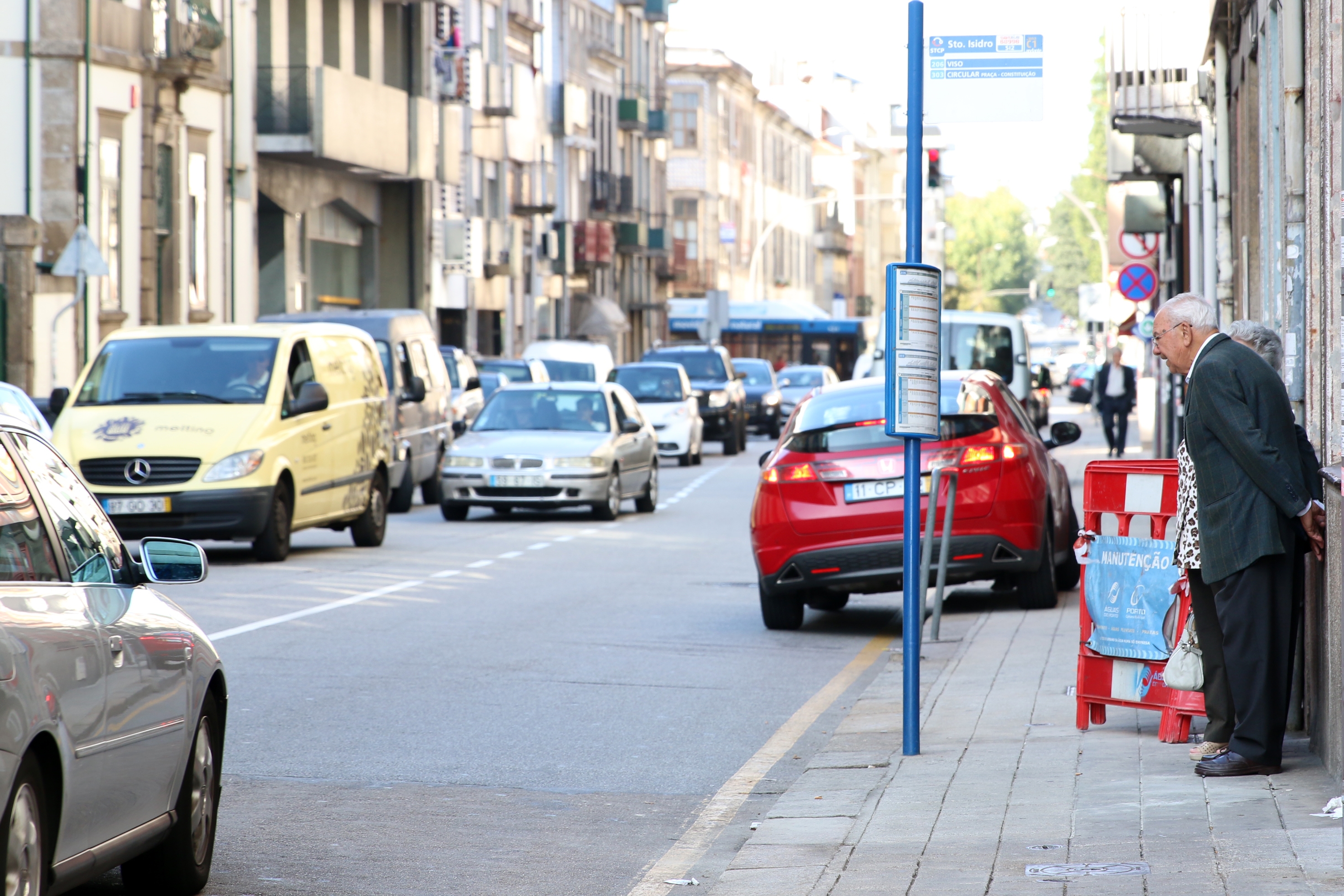 Envelhecimento e perda de população têm caracterizado o centro histórico do Porto nas últimas décadas.