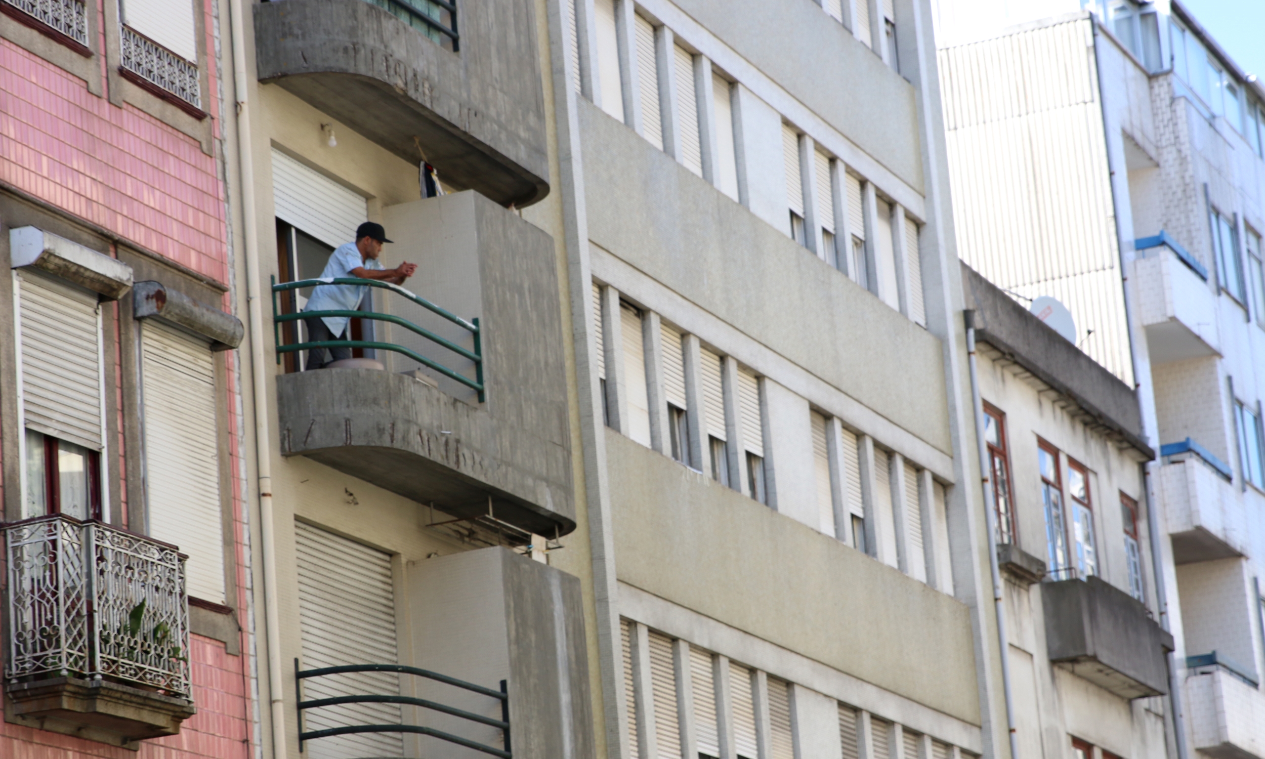 Fotografia varanda na Rua da Alegria.