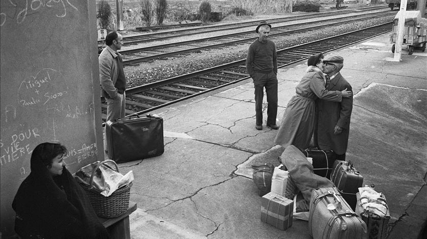 25 de abril de 1974 em Paris. Foto: Rui Mendes