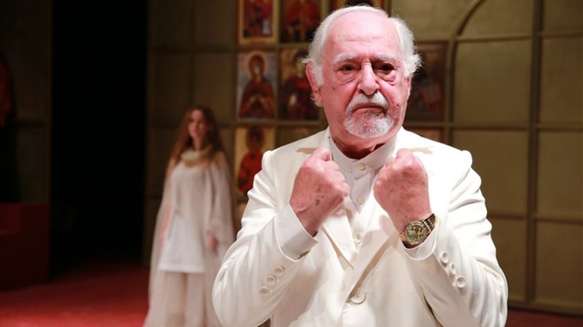 Ruy de Carvalho continua internado e está bem e consciente após AVC