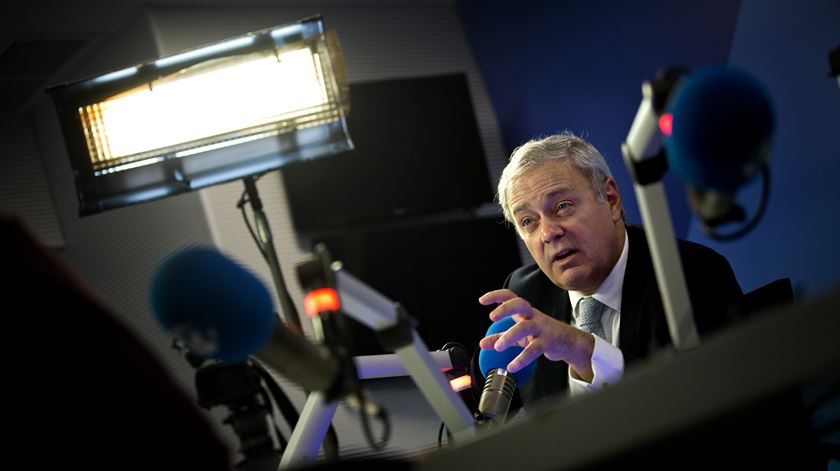 Menos Orbán, mais UE? Imigração e Defesa serão provas de fogo para Magyar