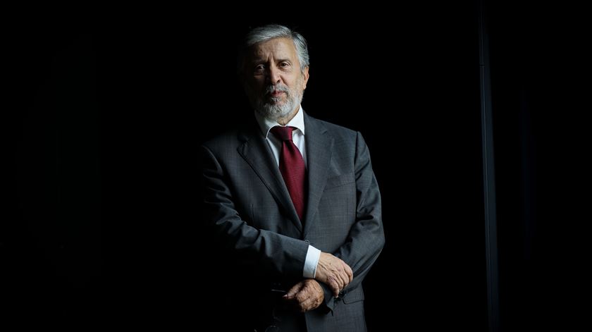 Jornalistas avisados de véspera de buscas na Madeira "é de extrema gravidade"