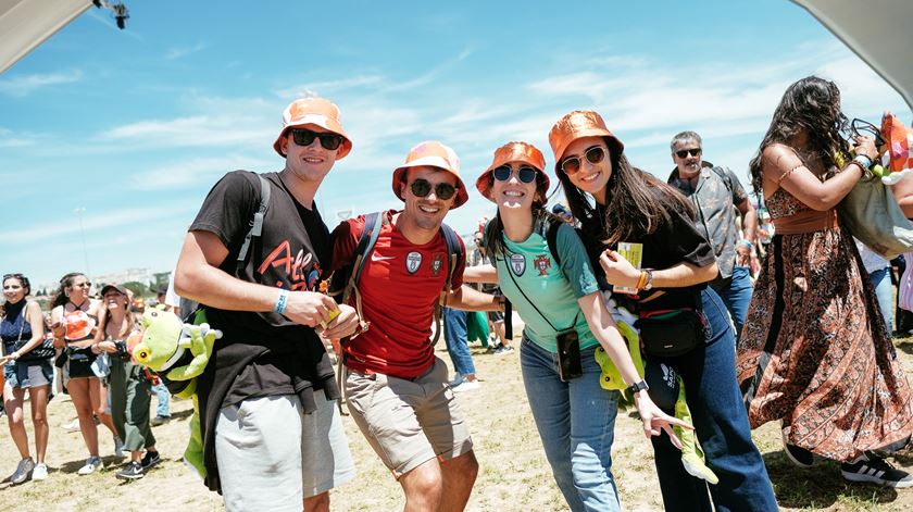 As cores da seleção são visíveis da indumentária dos festivaleiros este sábado, no Rock in Rio. Foto: Sara Falcão/RR