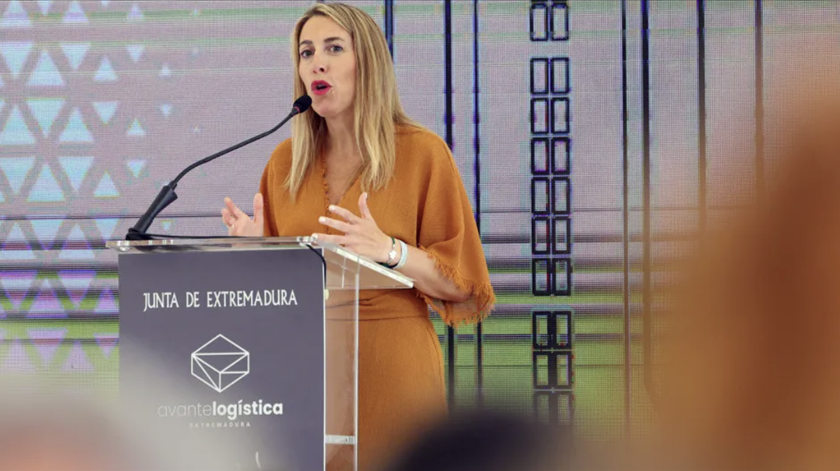 Direita ganha na Extremadura, extrema-direita duplica e PSOE tem derrota histórica