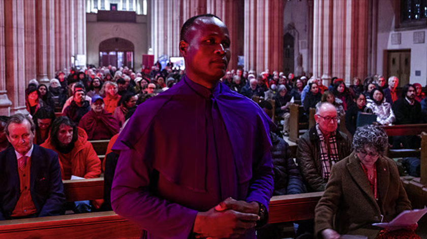 Catequista perdoa e abraça agressor em pleno tribunal após tentativa de homicídio na Nigéria