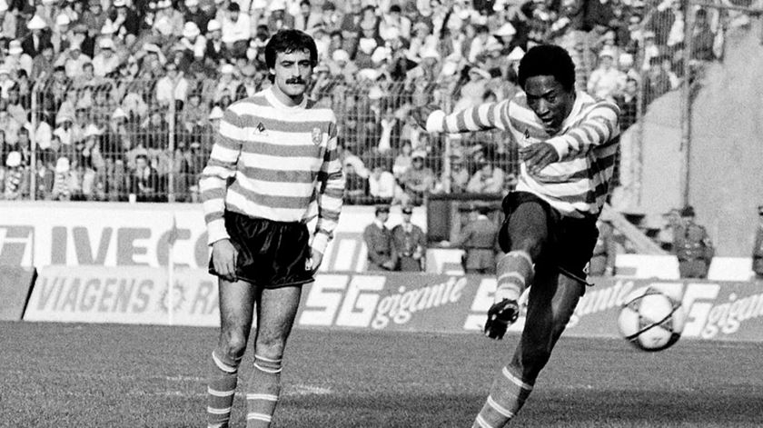 “O Jordão não viajou na 2.ª mão. Era metade da equipa”: Carlos Xavier, a Champions em 1983 e o Arsenal