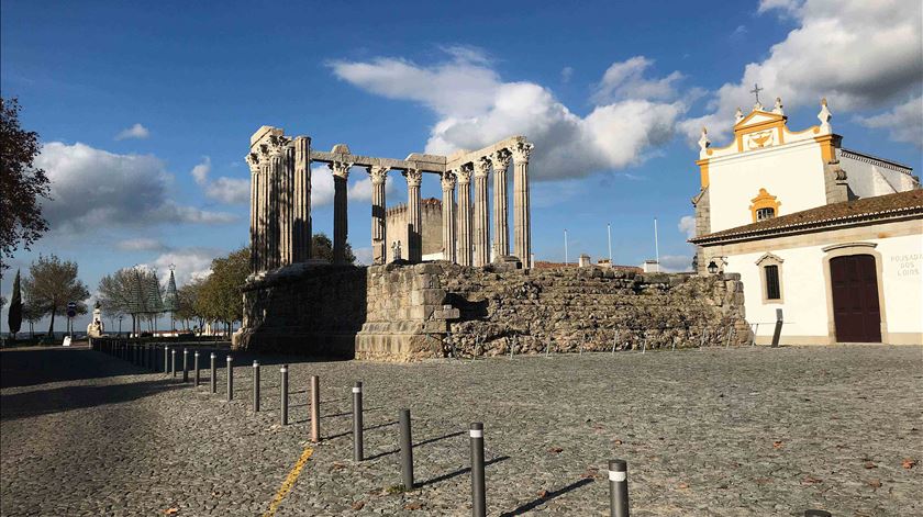 Sem turistas, a cidade Património Mundial está despida. Foto: Rosário Silva/RR