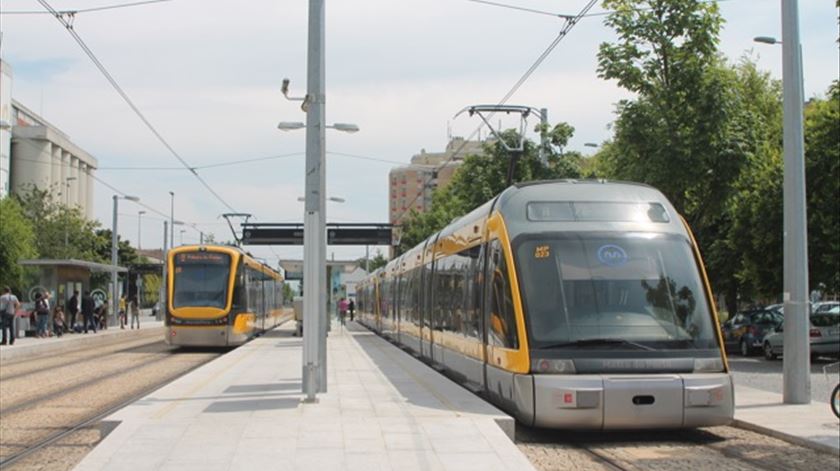 Mulher colhida pelo metro com ferimentos graves em Matosinhos