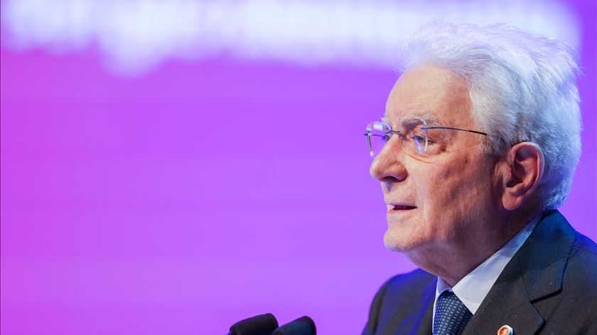 Presidente da Itália Sergio Mattarella pede democracia forte contra o fascismo