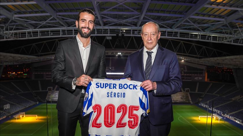 FC Porto segura Sérgio Oliveira até 2025
