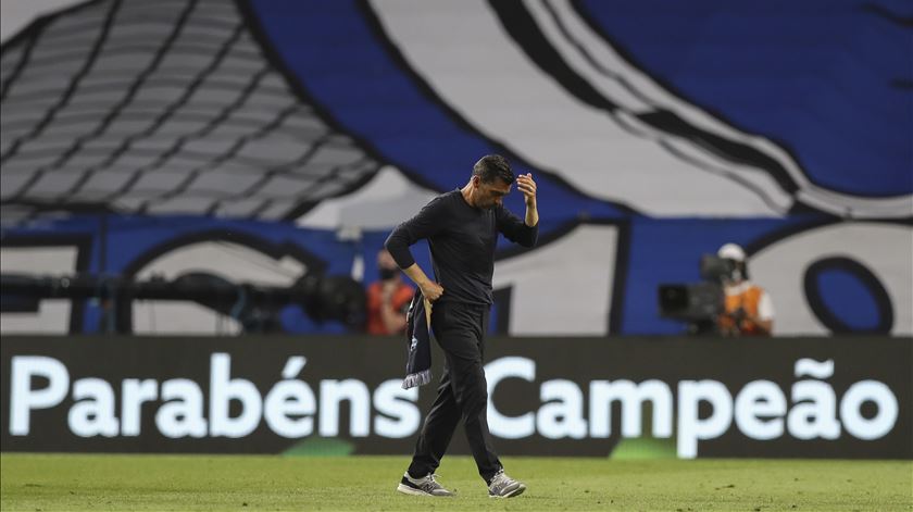 Sérgio Conceição só se vai ocupar do mercado de transferências após o final da época Foto: José Coelho/Lusa Sérgio Conceição só se vai ocupar do mercado de transferências após o final da época Foto: José Coelho/Lusa