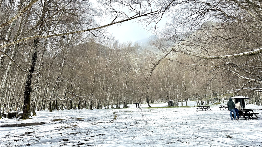 Neve encerra acessos ao maciço da serra da Estrela