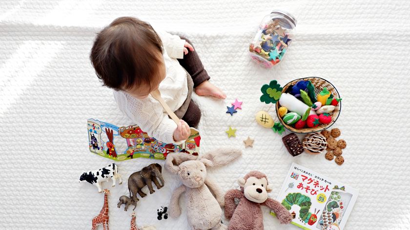 O chumbo pode ser encontrado em alguns brinquedos e em pinturas. Foto: Shirota Yuri/Unsplash O chumbo pode ser encontrado em alguns brinquedos e em pinturas. Foto: Shirota Yuri/Unsplash