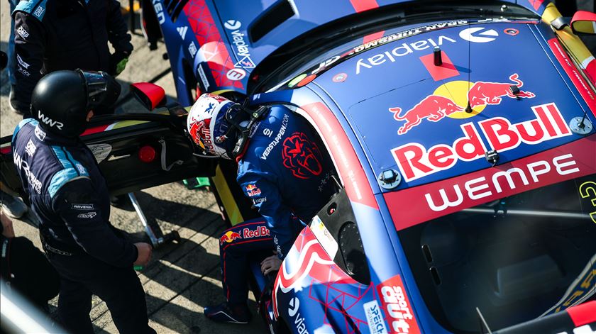A equipa de Max Verstappen utiliza um carro GT da Mercedes. Foto: Gruppe C GmbH / Red Bull Content Pool
