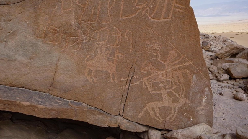 Descoberto sítio pré-histórico no Egito com pinturas rupestres de humanos primitivos