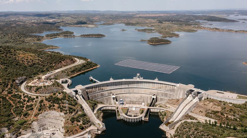 EDP inaugura "maior central solar flutuante" em albufeira na Europa