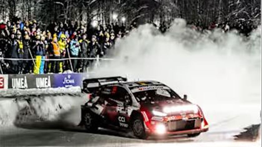 Solberg lidera Rali da Suécia