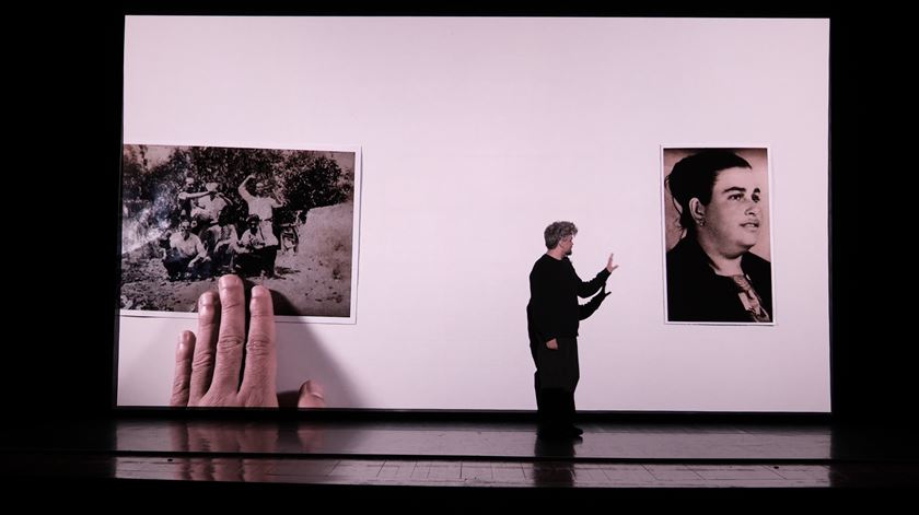 O retrato da emigração portuguesa em França em palco