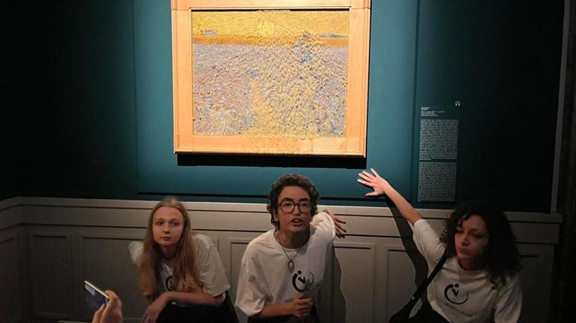 Novo ataque com sopa a quadro de Van Gogh. Agora foi em Roma