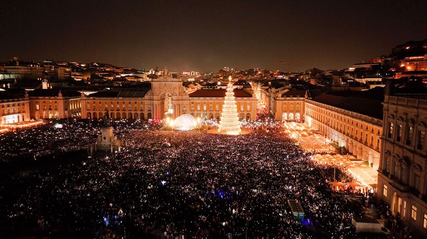 "3,2,1..." Lisboa inaugura luzes de Natal com festa no Terreiro do Paço