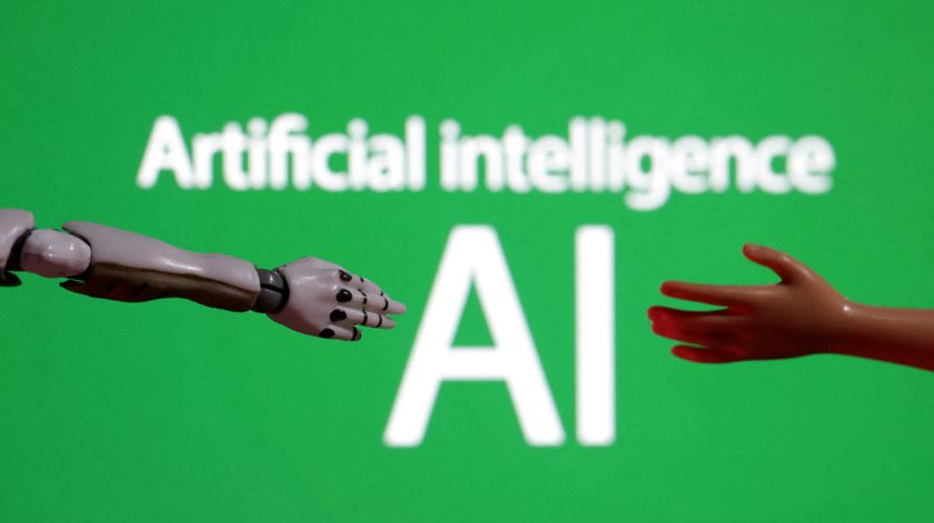 Microsoft lança IA própria para se poder libertar da OpenAI