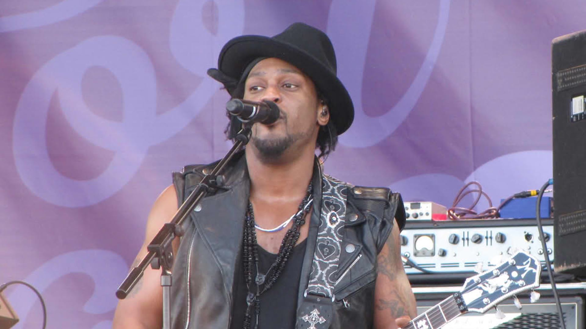 Morreu o cantor D'Angelo aos 51 anos