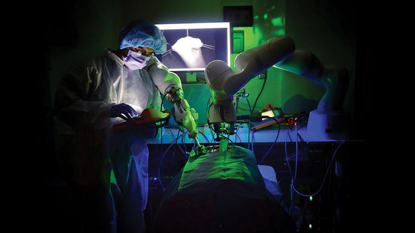 Robô fez primeira cirurgia laparoscópica sem mão humana