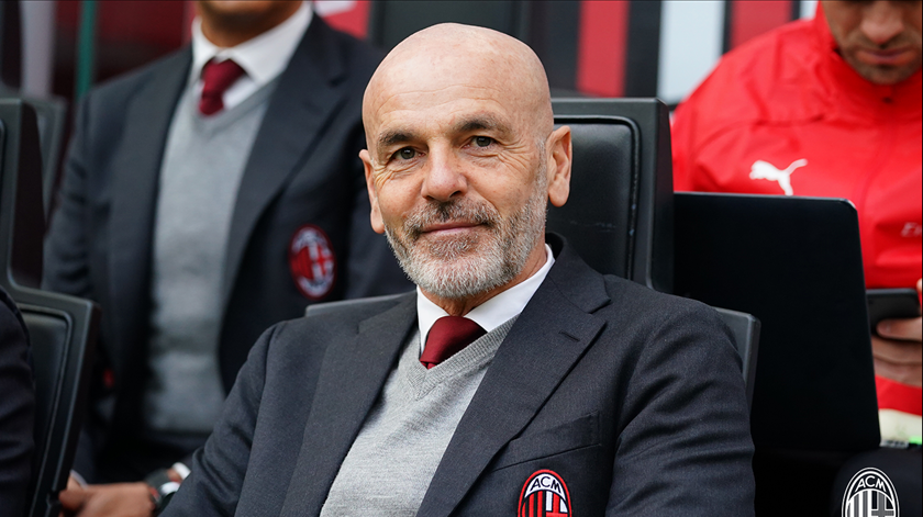 Pioli lembra jogo com o Rio Ave na hora da despedida do AC Milan