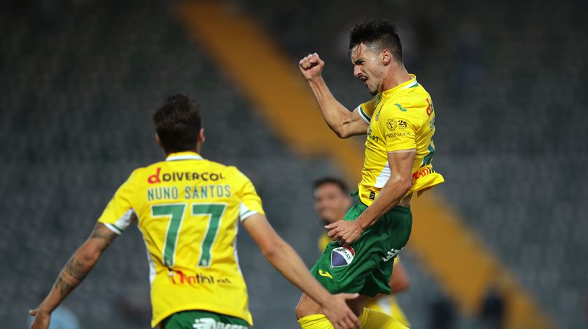 Stephen Eustáquio celebra o terceiro dos quatro golos apontados pelo Paços de Ferreira frente ao Larne Foto Estela Silva Lusa