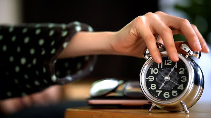 Mudança da hora. Saiba como combater os impactos no sono