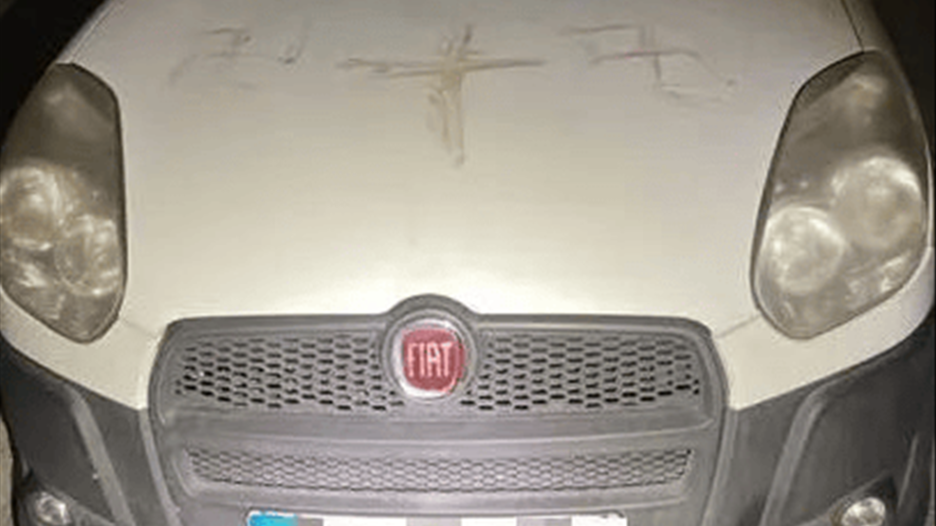 Choque na Alemanha: Homem Pinta Suásticas com Sangue e Causa Alvoroço!