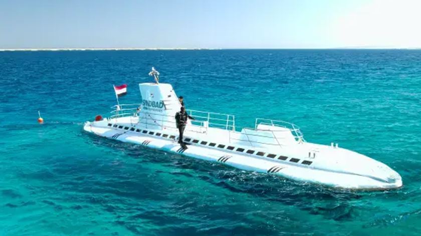 Rússia diz ter resgatado 38 cidadãos do submarino turístico que naufragou no Mar Vermelho
