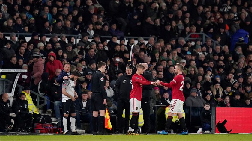 FIFA autoriza cinco substituições por jogo. Alteração aos regulamentos, devido à pandemia de Covid-19 Foto: Andrew Yates/Reuters