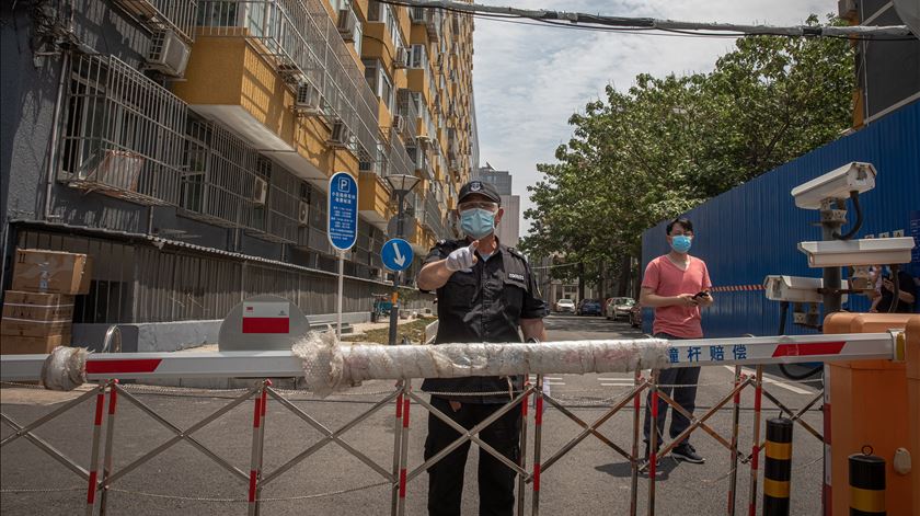 A Comissão de Saúde da China não relatou novas mortes em todo o país. Foto: Roman Pilipey/EPA