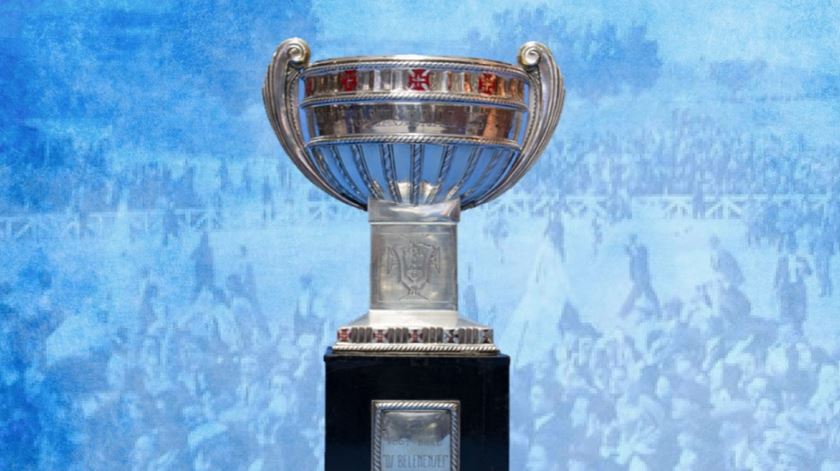 A taça de campeão de 1946. Foto: CF Os Belenenses