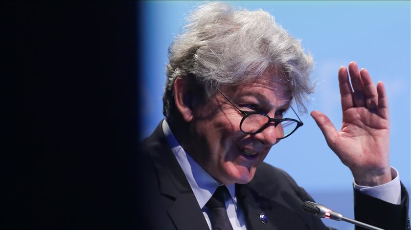 EUA impõem sanções a ex-comissário europeu e ativistas por alegada censura EUA impõem sanções a ex-comissário europeu e ativistas por alegada censura