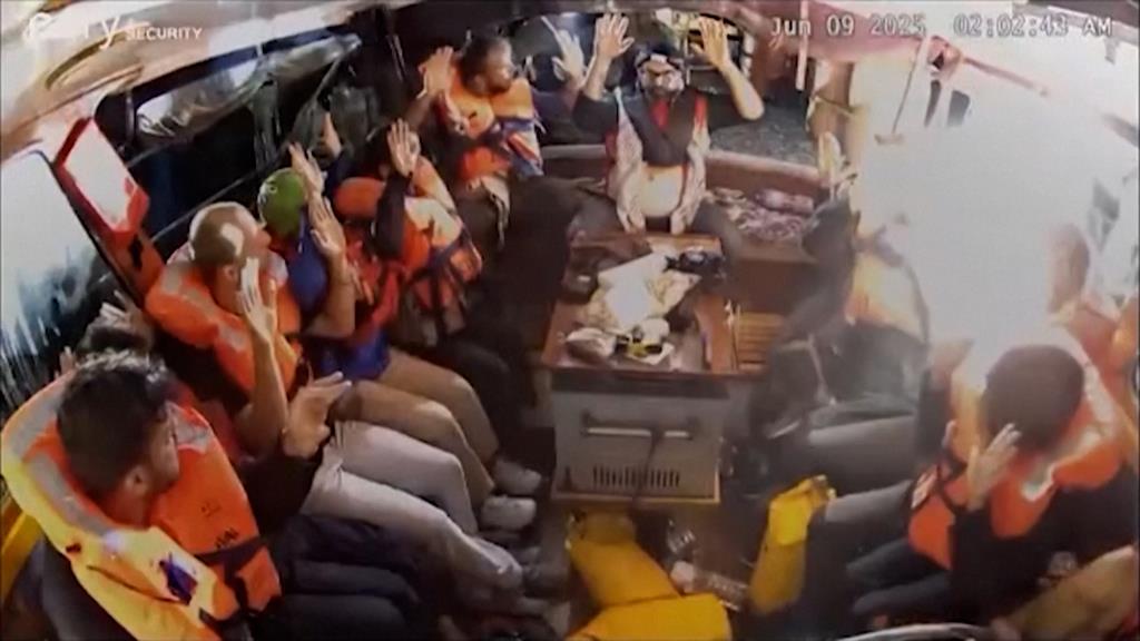 Vídeo. O momento em que o navio de ativistas em direção a Gaza foi tomado pelas forças israelitas