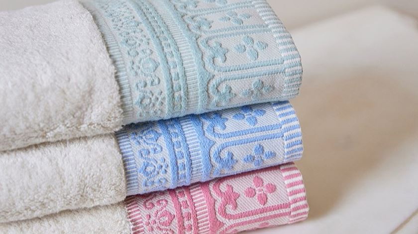 Turcos, lençóis e toalhas de mesa. Centenária Torres Novas ganha nova vida