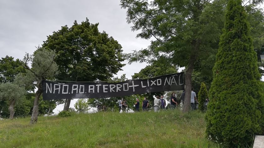 Oposição ao aterro de Covelas em forma de caminhada junta centenas Oposição ao aterro de Covelas em forma de caminhada junta centenas