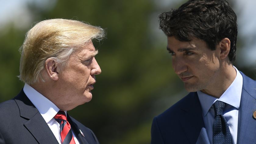 Justin Trudeau pede aos chefes de governo provinciais do Canadá que enfrentem Trump