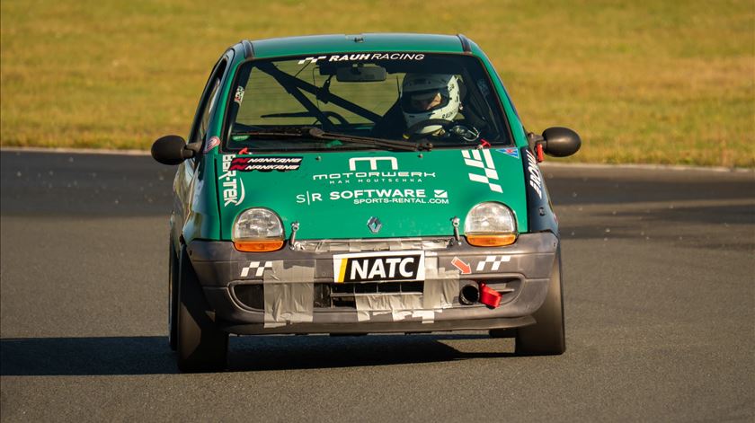 Renault Twingo da Rauh Racing a preparar-se para as 24 Horas de Nürburgring, onde não vai participar. Foto: Rauh Racing