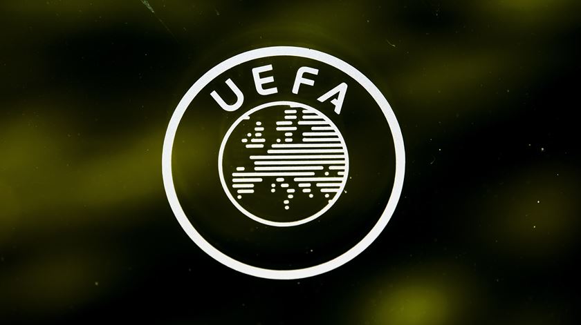 UEFA compromete-se a plantar 600 mil árvores para compensar poluição provocada pelas suas competições Foto: EPA