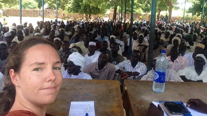 Joana Gomes, a única branca no campo de refugiados no Chade. Foto: Facebook Joana Gomes