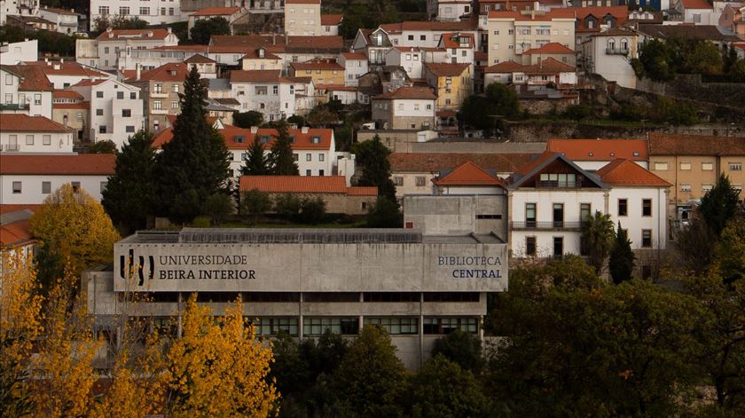 UBI toma “manobra defensiva” pós-Natal e passa a aulas online durante janeiro UBI toma “manobra defensiva” pós-Natal e passa a aulas online durante janeiro