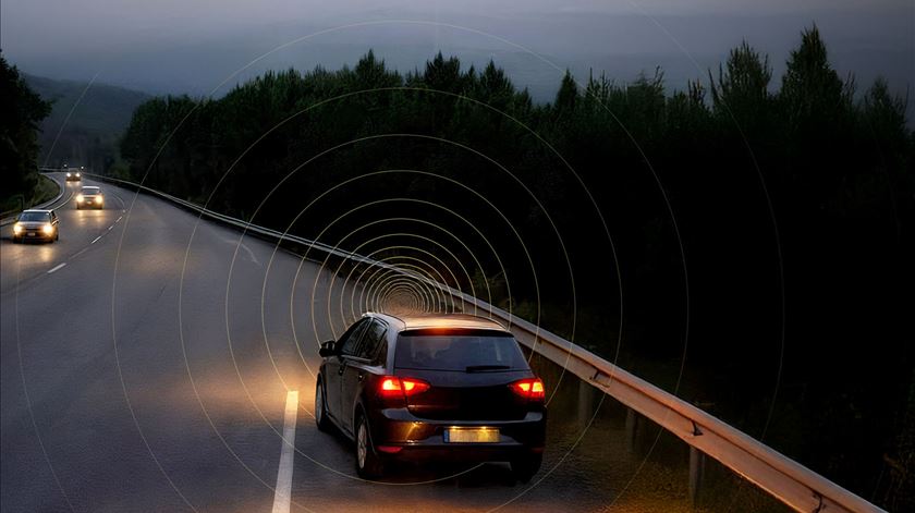 Adeus triângulo, olá sinal luminoso. O que tenho de levar no carro se viajar para Espanha?