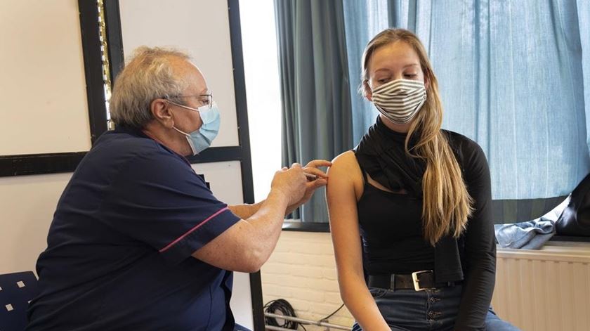 Covid-19. Marta Temido admite vacinação de menores de 18 anos em finais de agosto